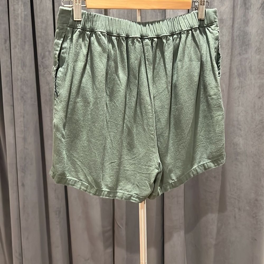 Vera Moda pull on shorts - Picture 2 of 4